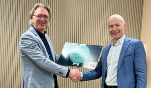 202502_Van-Neynsel_handshake1